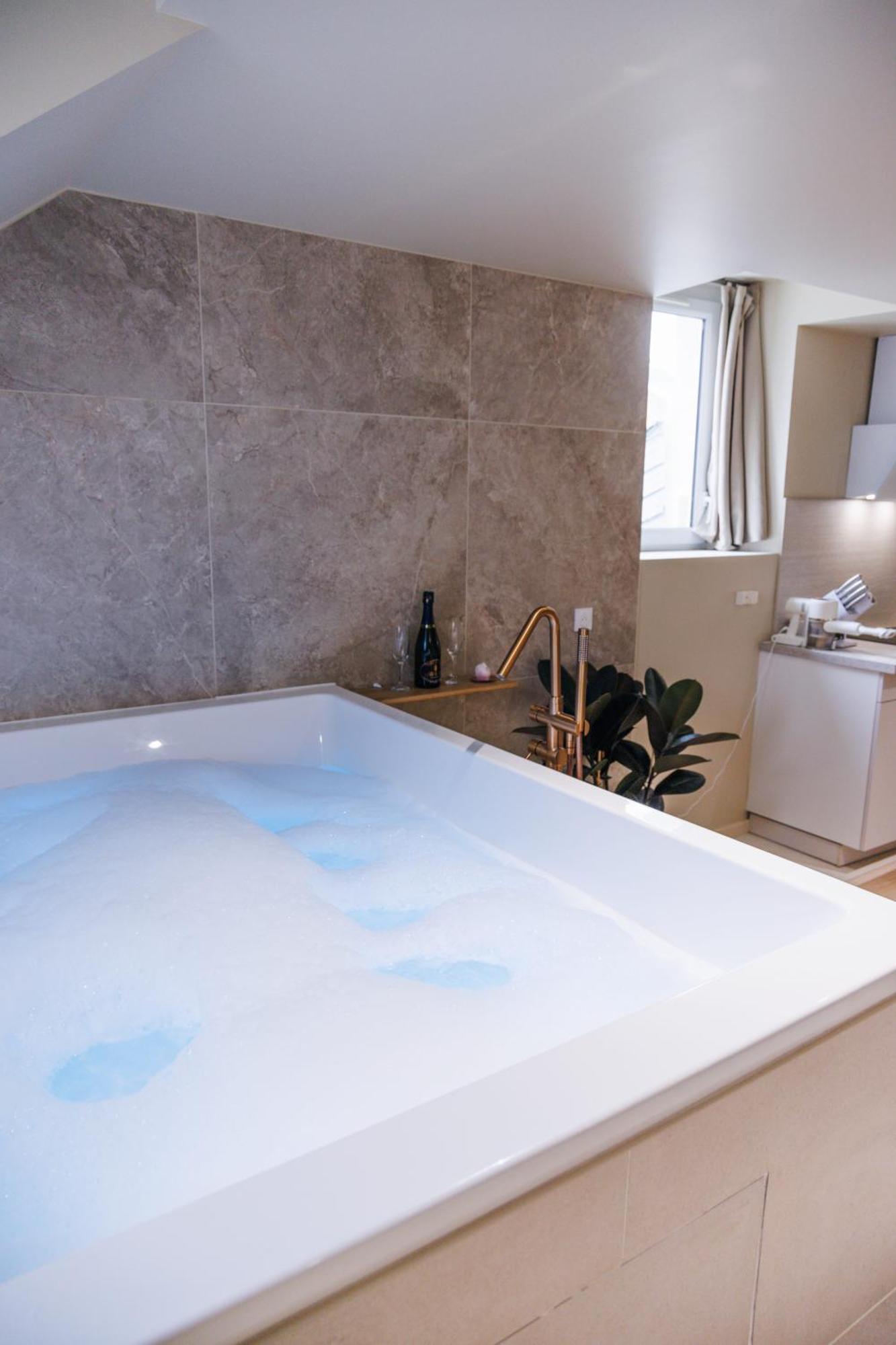 Eden Room - Luxe, Balneo & Sauna Le Mans Bagian luar foto