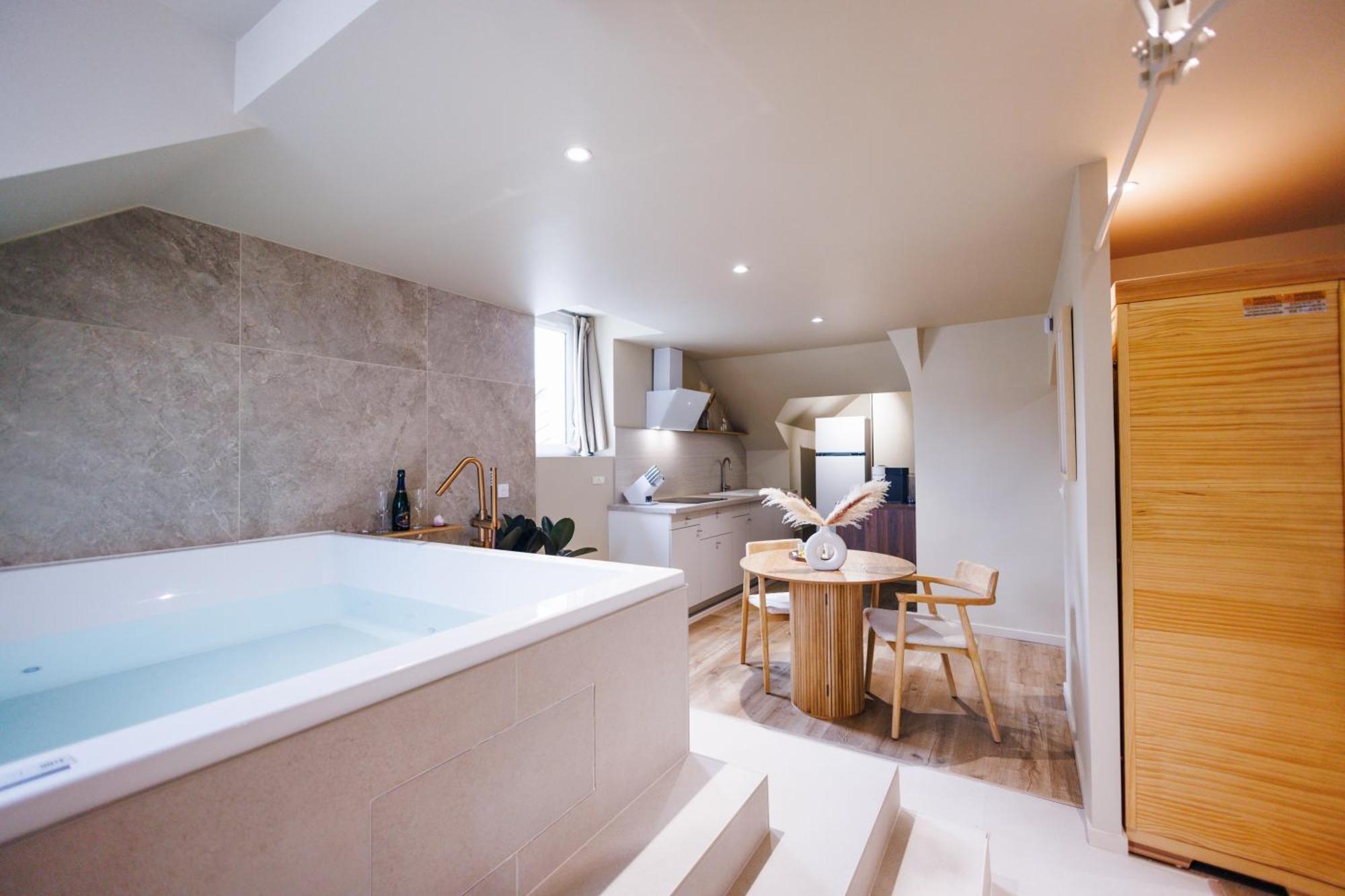 Eden Room - Luxe, Balneo & Sauna Le Mans Bagian luar foto